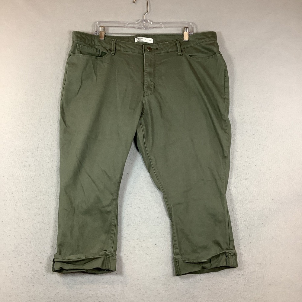 Signature Levi Strauss Mid Rise Capri Pants Womens Olive Green Size 20
